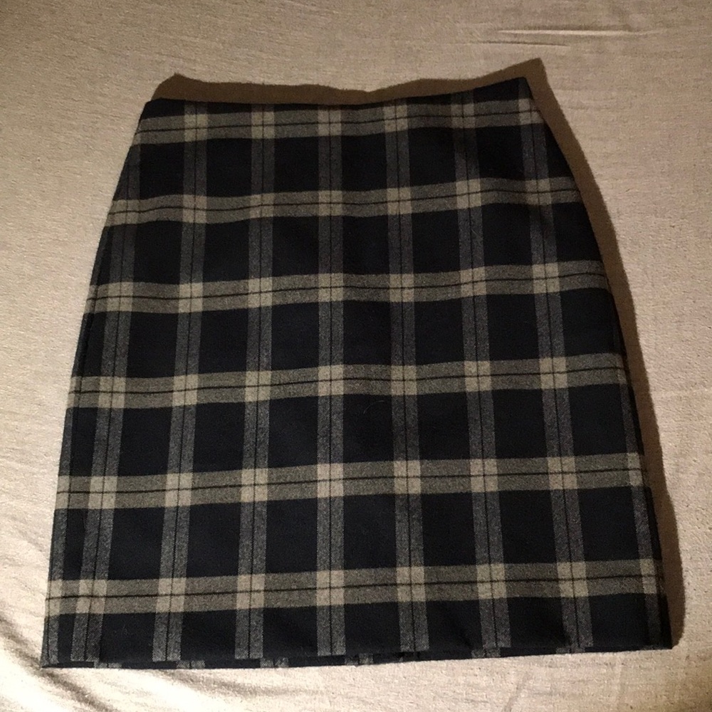 Banana Republic, black and gray pencil skirt.
